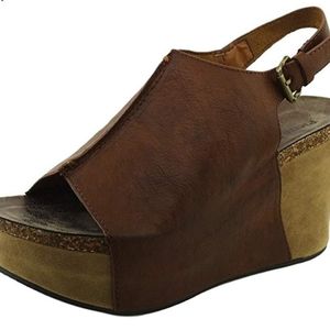 Pierre Dumas Platform Wedge -Size 8 1/2